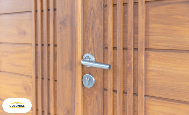 Isolamento Acústico em Portas de Madeira: Como Melhorar o Conforto Sonoro do Ambiente