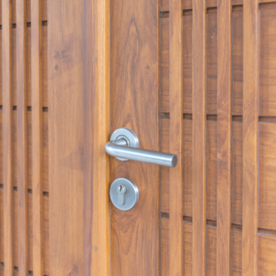 Isolamento Acústico em Portas de Madeira: Como Melhorar o Conforto Sonoro do Ambiente